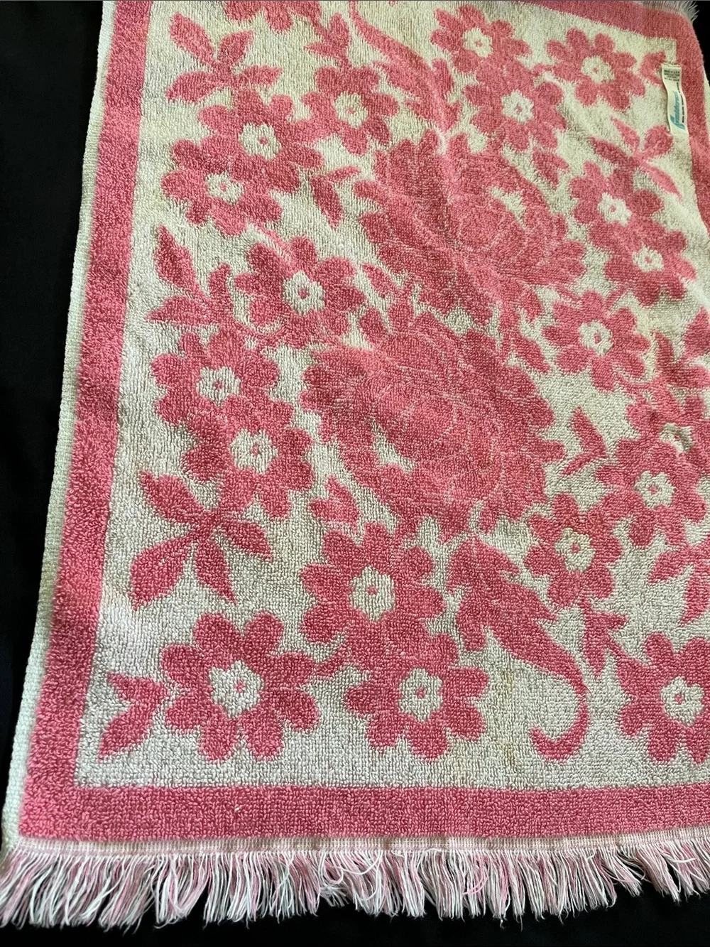 Vtg Fieldcrest Floral Sculpted Hand Towel Pink & White Flower Power MCM *READ*